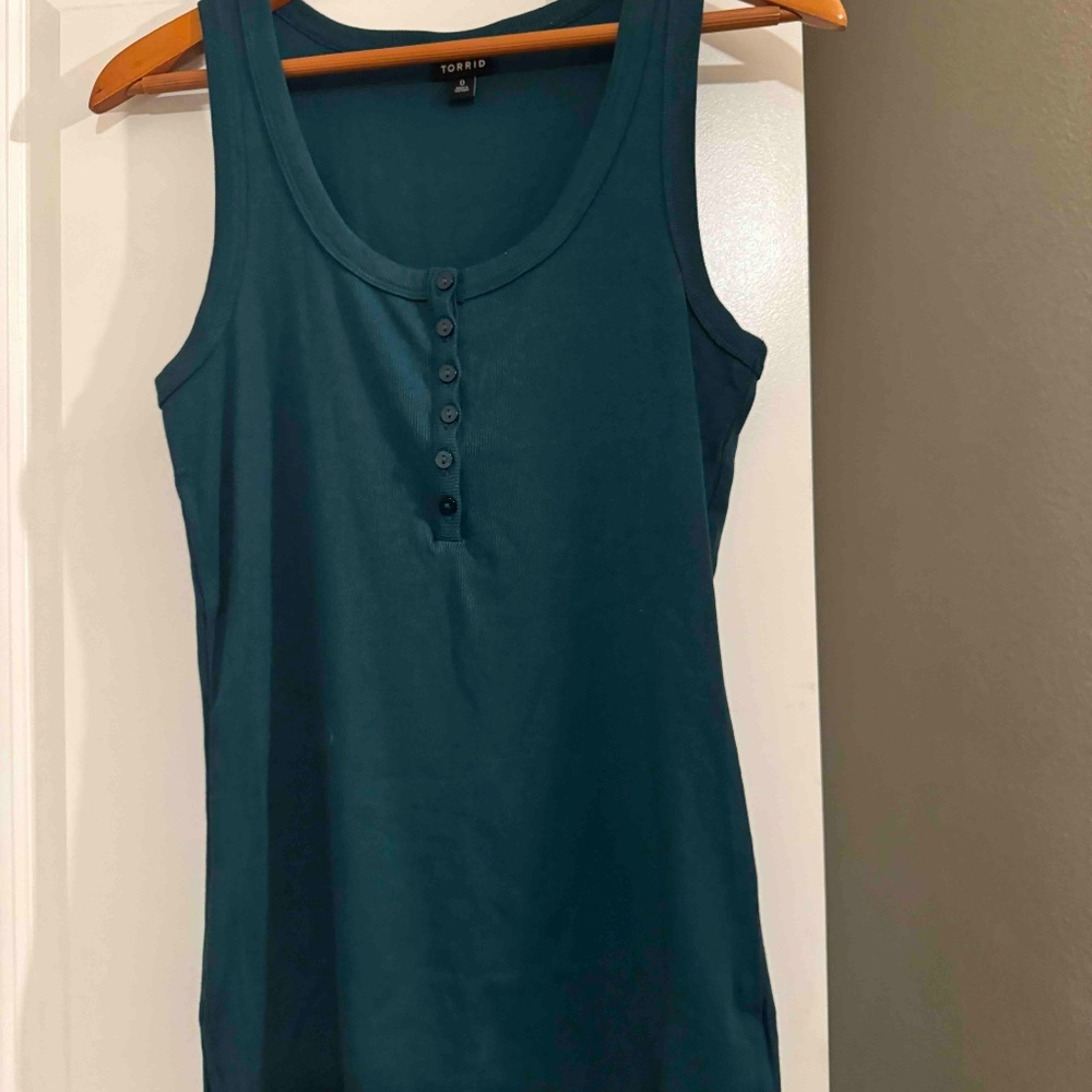 Torrid NWOT Scoop Henley tank top NWT Size 0 (12)